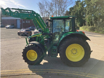 Трактор John Deere 6110M: снимка 2