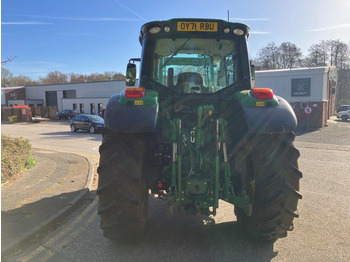 Трактор John Deere 6110M: снимка 4