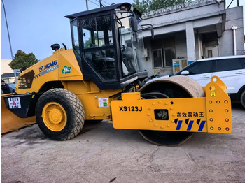Компактор XCMG XS123J
