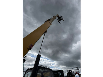 Телескопичен товарач CATERPILLAR TH