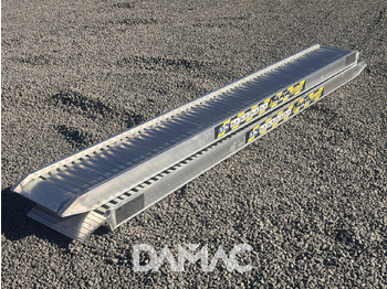 Товарна рампа