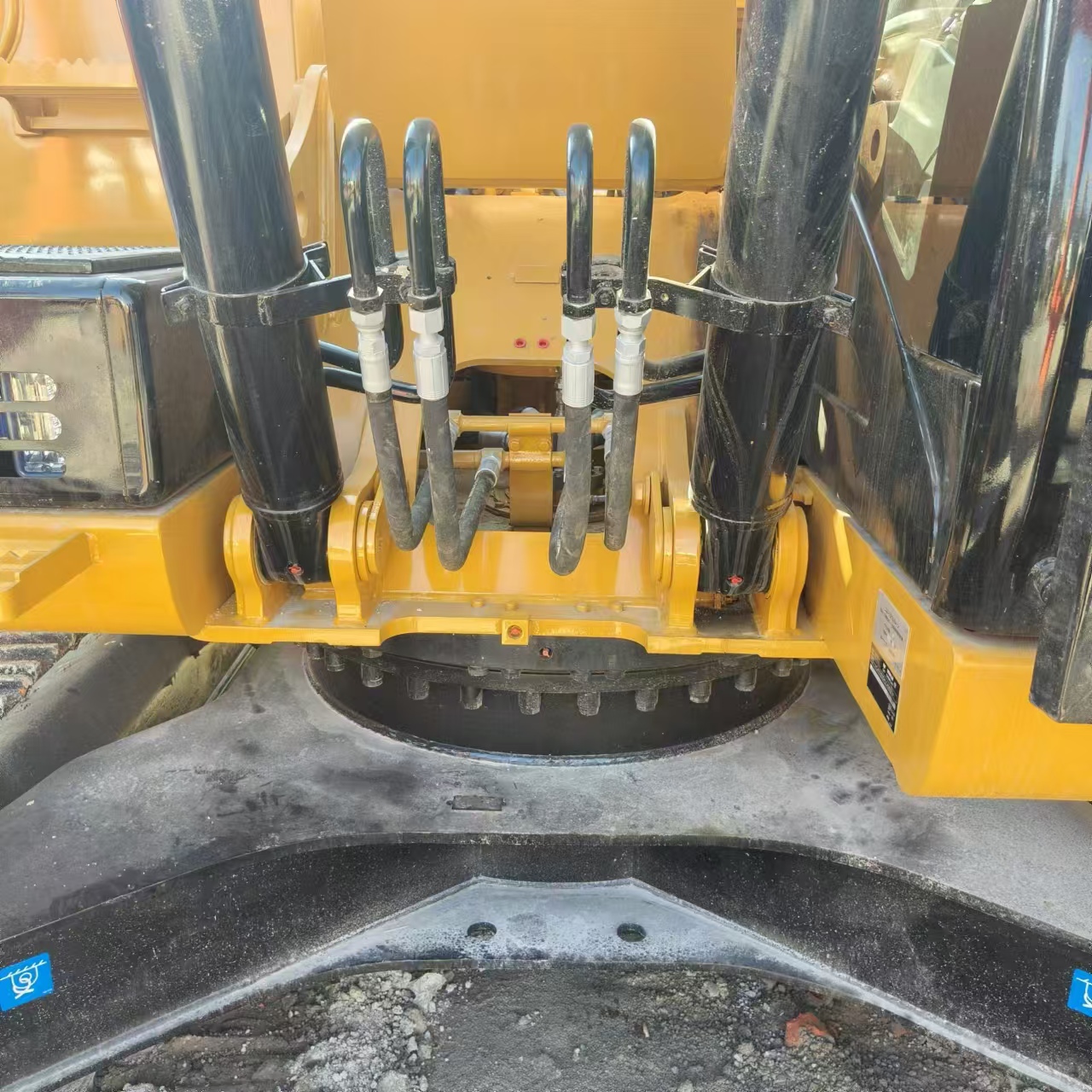 Верижен багер CATERPILLAR 323D: снимка 3