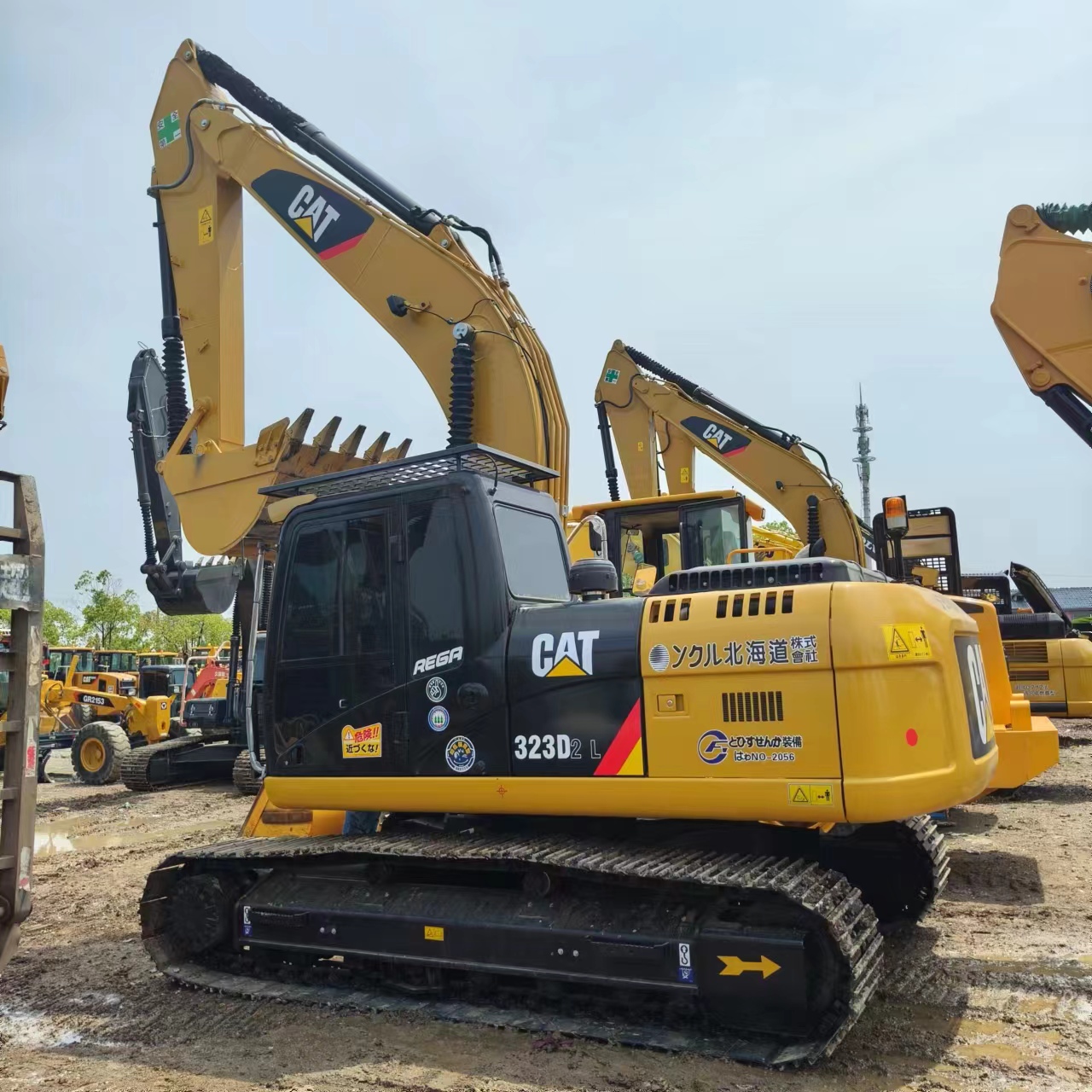 Верижен багер CATERPILLAR 323D2L