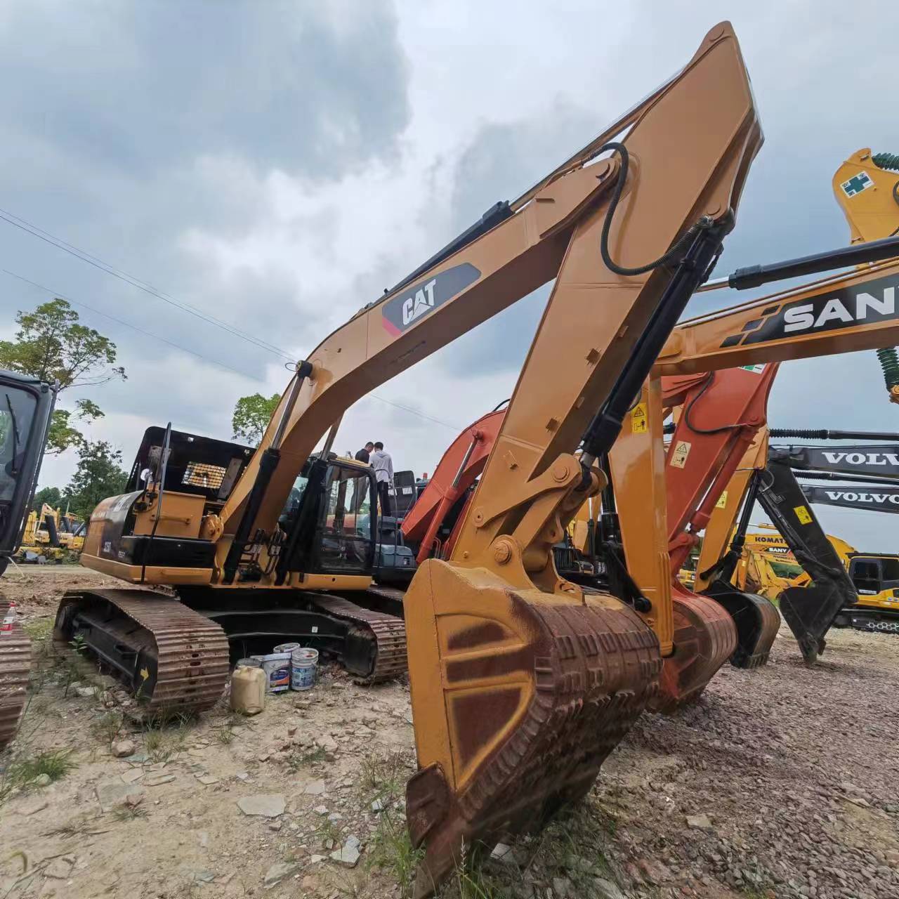 Верижен багер CATERPILLAR 325D
