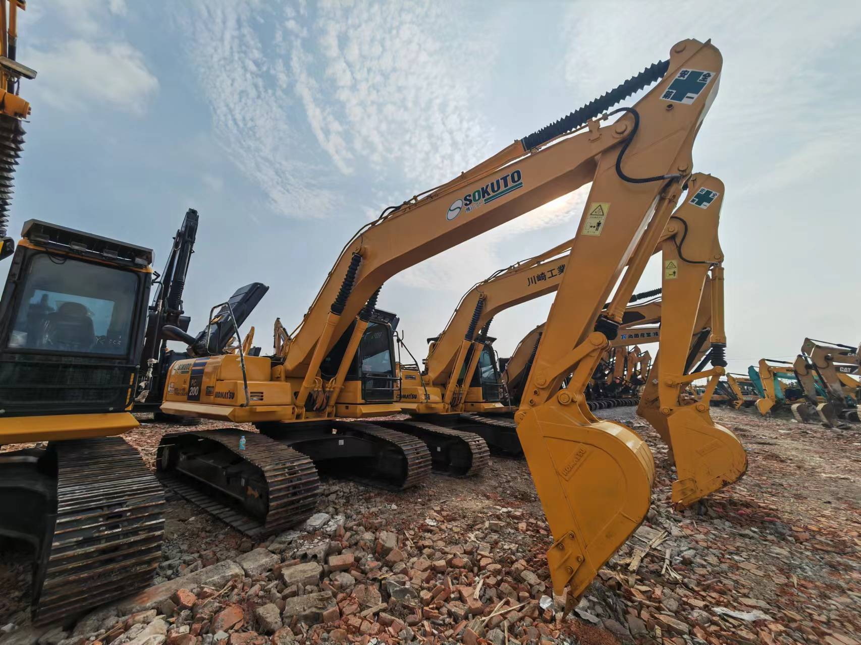 Верижен багер KOMATSU PC200