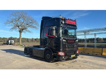 Влекач SCANIA R