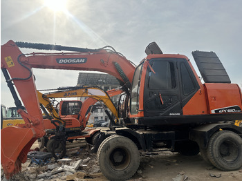 Колесен багер DOOSAN