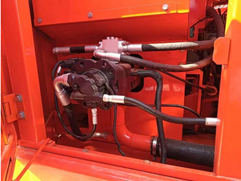 Верижен багер Doosan DX150: снимка 2