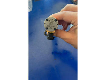 Инжектор за Камион Caterpillar 2023 387-9433   Caterpillar truck: снимка 2