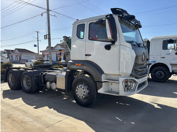 Влекач SINOTRUK HOWO
