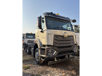 Влекач SINOTRUK HOWO