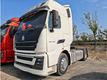 Влекач SINOTRUK HOWO