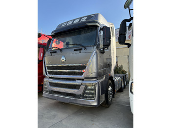 Влекач SINOTRUK HOWO