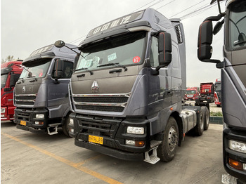 Влекач SINOTRUK HOWO