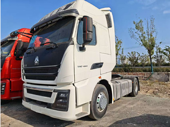 Влекач SINOTRUK HOWO