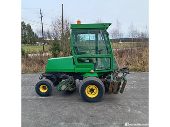 Косачка за трева John Deere 3235 kelaleikkuri, 4 WD ja hytti, Hollola: снимка 3 Косачка за трева John Deere 3235 kelaleikkuri, 4 WD ja hytti, Hollola: снимка 3