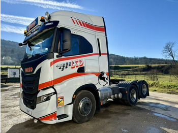 Влекач IVECO S-WAY