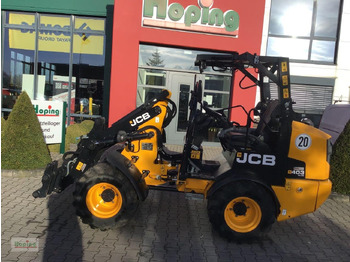 Компактен товарач JCB