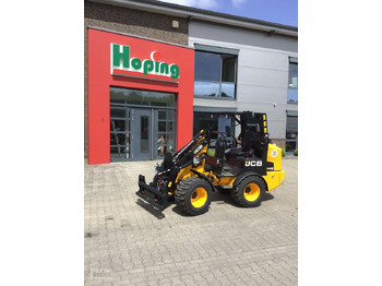 Компактен товарач JCB