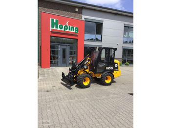 Компактен товарач JCB