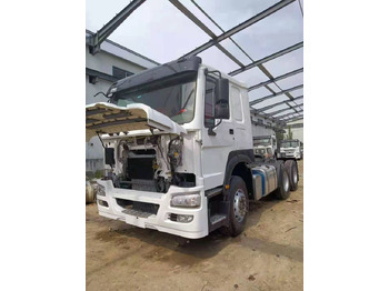 Влекач SINOTRUK HOWO