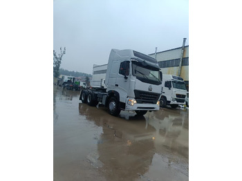 Влекач SINOTRUK HOWO