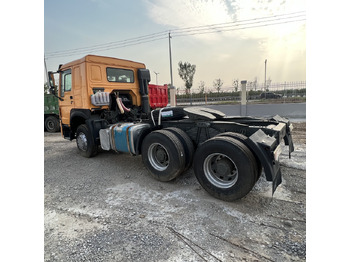 Влекач SINOTRUK HOWO