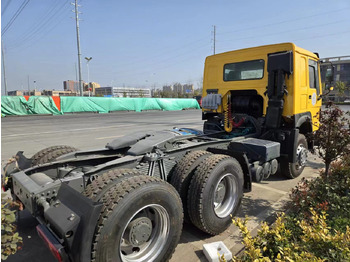 Влекач SINOTRUK HOWO
