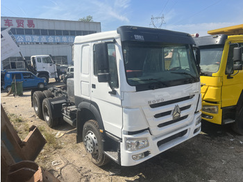 Влекач SINOTRUK HOWO