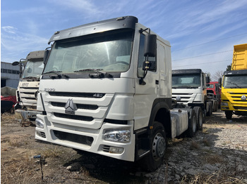 Влекач SINOTRUK HOWO