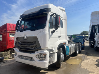Влекач SINOTRUK HOWO