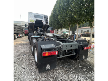Влекач SINOTRUK HOWO