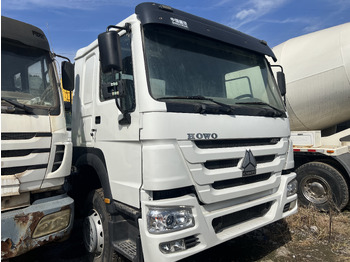 Влекач SINOTRUK