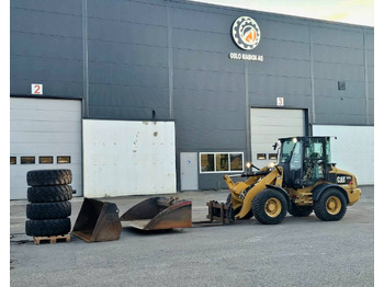 Колесен товарач CATERPILLAR 908H
