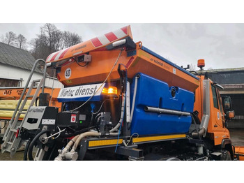 Машина за разпръскване на сол/ Пясък UNIMOG
