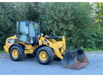 Колесен товарач CATERPILLAR 908H