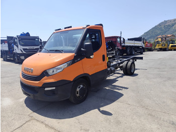Камион с кран IVECO Daily