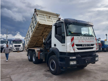Камион с кран IVECO Trakker