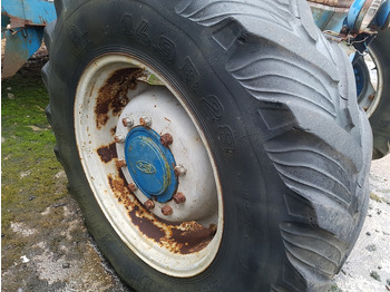 Трактор Ford 8210: снимка 4