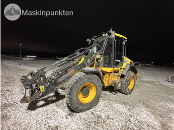 Колесен товарач JCB