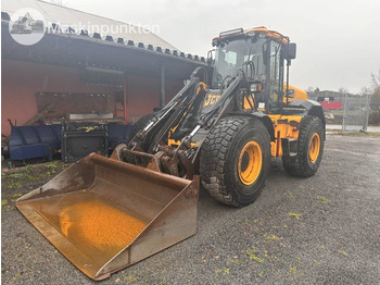 Колесен товарач JCB