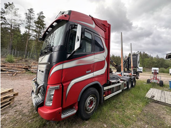 Камион за дърва VOLVO FH16 750
