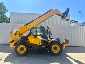 Телескопичен товарач JCB