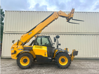 Телескопичен товарач JCB