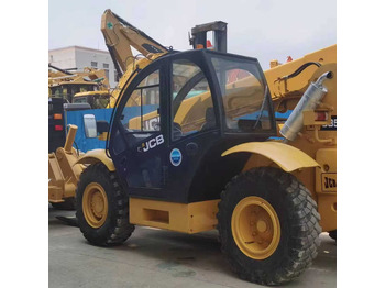 Телескопичен товарач JCB