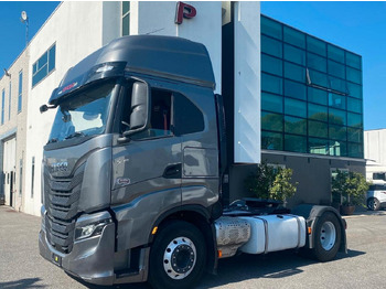 Влекач IVECO S-WAY