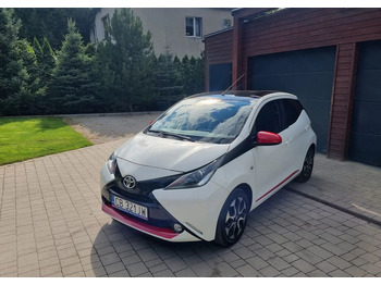 Лек автомобил TOYOTA