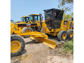 Грейдер CATERPILLAR 140H