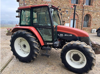 Трактор NEW HOLLAND