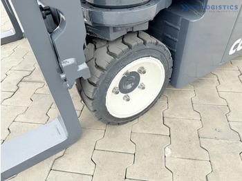 Ричтрак с движение в 4 посоки Combilift Combilift CBE2500 / TRIPLEX / 5500MM / FREE LIFT / ELECTRIC DRIVE / ONLY 2300 MTH / FORK POSITIONER / SIDE SHIFT / NEW TYRES / L: снимка 4